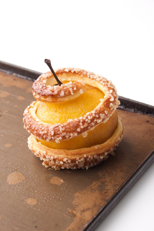 Apple baked in pastry | Gastronomixs