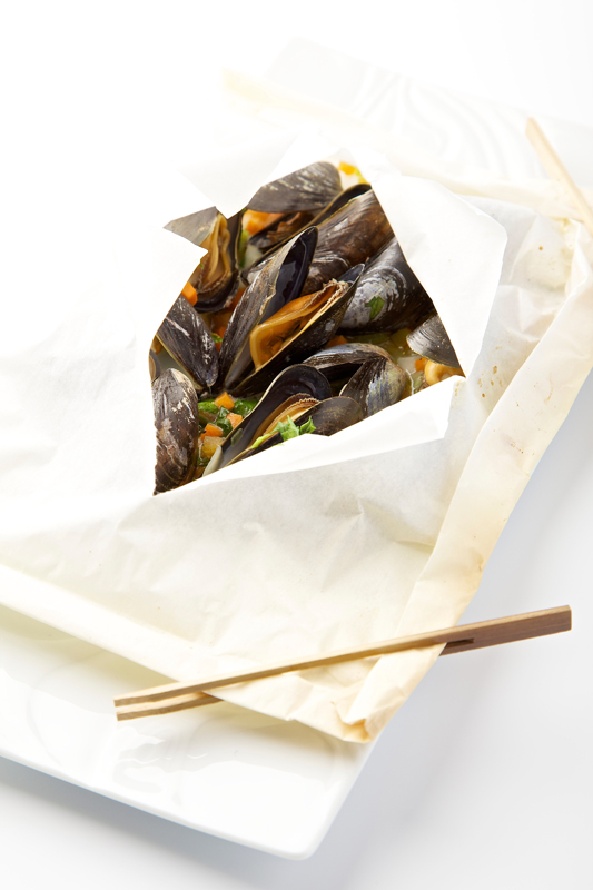 Mussels In Parchment Paper | Gastronomixs