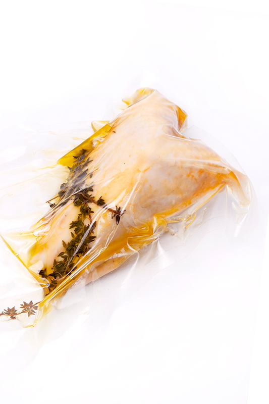 Sous vide cooked guinea fowl on carcass | Gastronomixs