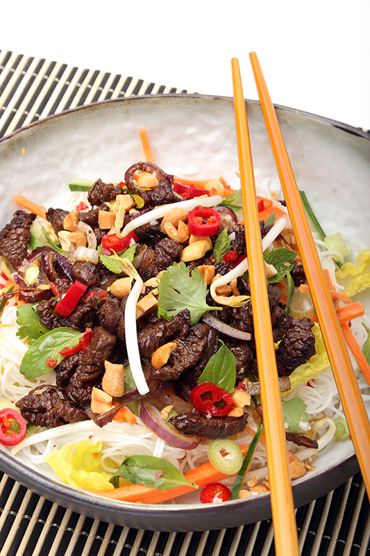 Beef and rice vermicelli salad | Gastronomixs
