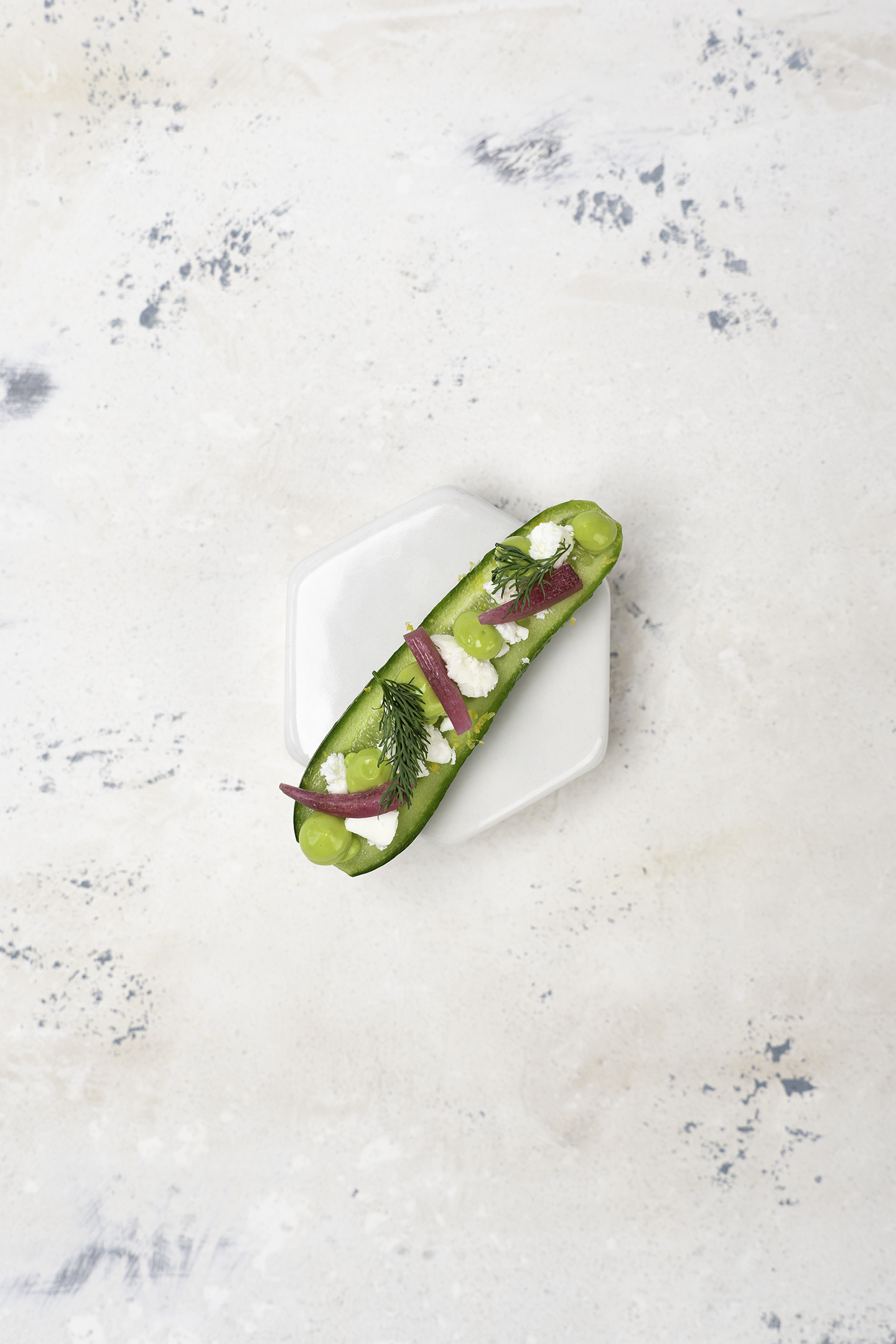 Amuse van komkommer, feta en dille 