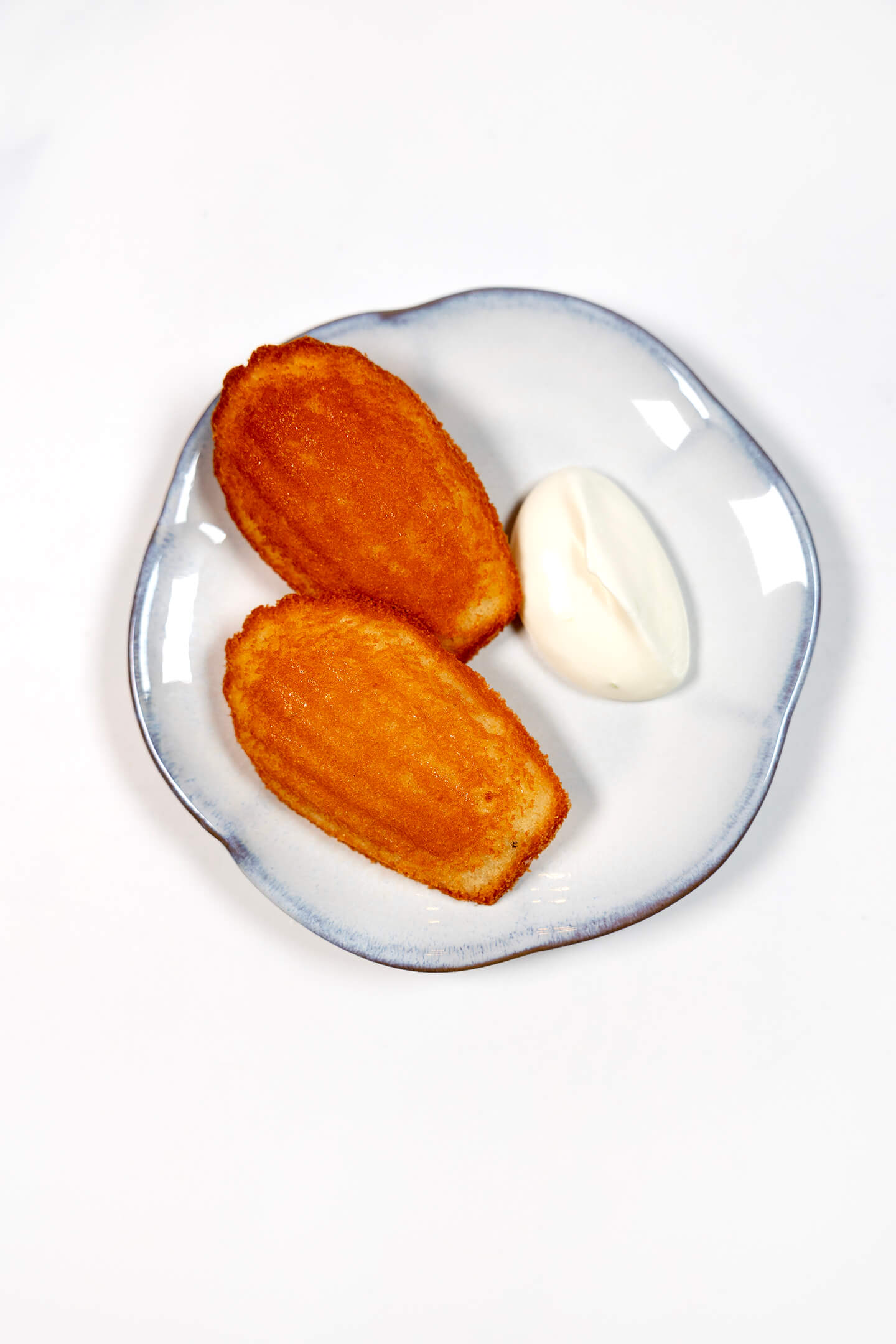 Hazelnoot madeleine met limoenroom