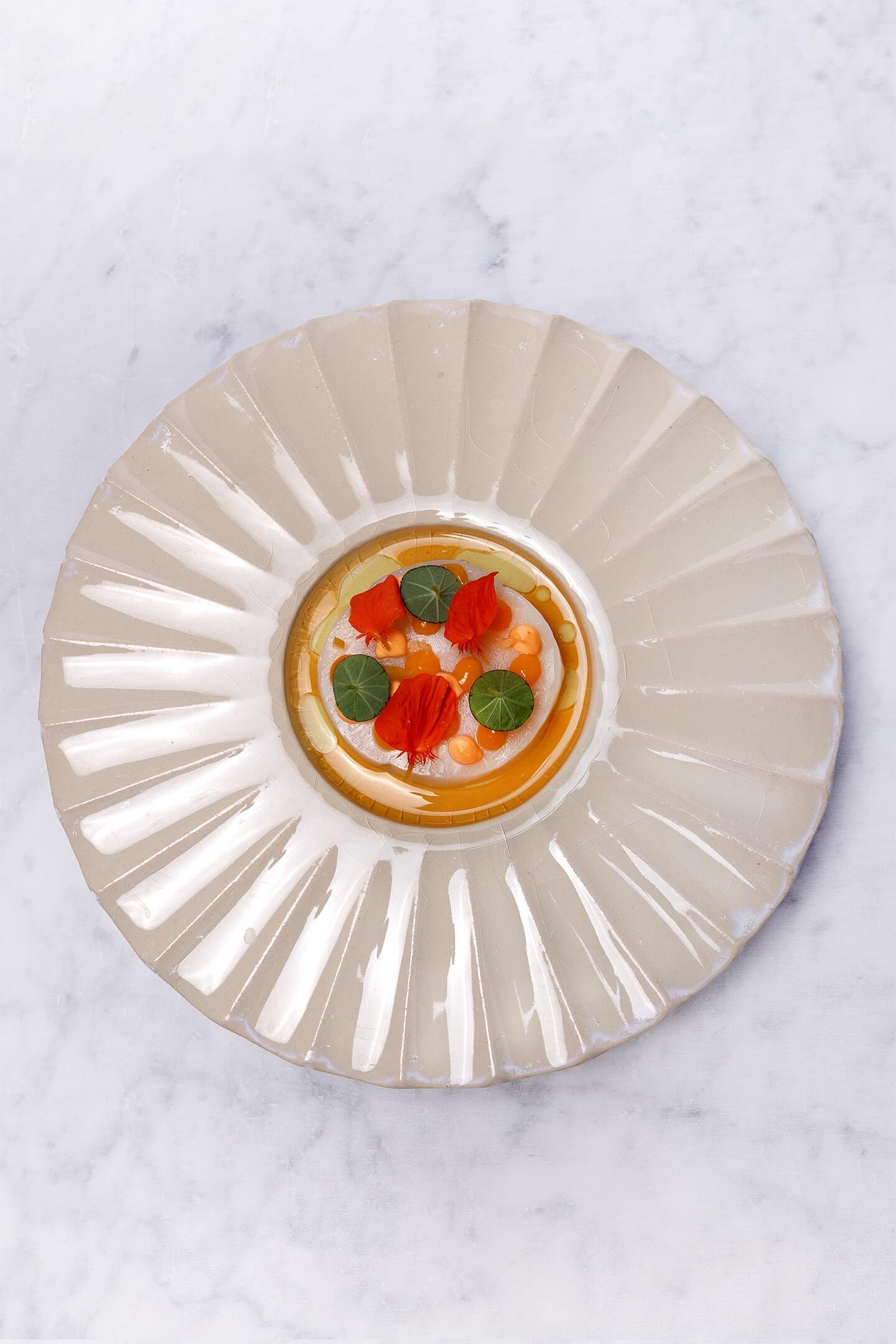 Rouleau van coquille met duindoornbes en mayonaise van coquille koraal